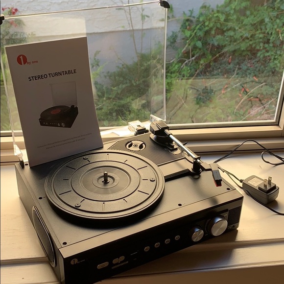 Stereo Turntable-RECORD player - Picture 1 of 4